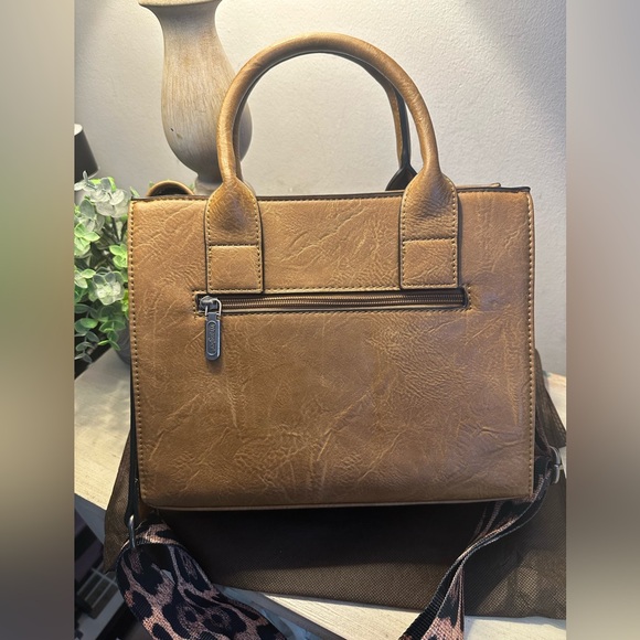 Wrangler Leopard Print Small Tote Crossbody Bag - Picture 3 of 4